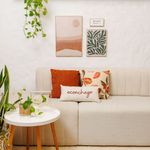 Almofada Baguete Palavra Aconchego em Marrom  Fundo Off White 52 x 24 cm