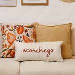 Almofada Baguete Palavra Aconchego em Marrom  Fundo Off White 52 x 24 cm