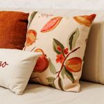 Almofada Decorativa Goiaba Botânica 45x45 cm em Tecido Bouclé
