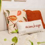 Almofada Decorativa Goiaba Botânica 45x45 cm em Tecido Bouclé