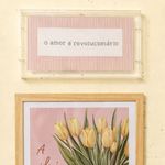 Acrílico Decorativo Amor é Revolucionário 30x17cm