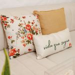 Almofada Decorativa Floral Vintage 45x45cm em Tecido Bouclé
