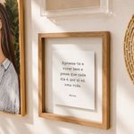 Quadro Sêneca: Frase Estoica e Moldura Caixa Vidro Flutuante 35x35cm