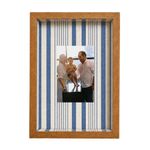 Quadro Personalizado Memórias: Sua Foto em Moldura Caixa com Fundo Listrado Azul e Vidro