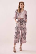 CALÇA CROPPED MAXI FOLHA ASTROMÉLIA C/ AMARRAÇÃO