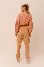 BLUSA LISA DECOTE CANOA C/ OMBRO DESLOCADO