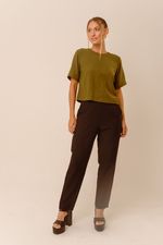 CALÇA PLANA LISA C/ BOLSO FACA