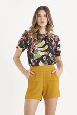 T-SHIRT PENA FLORAL C/ DETALHE BOTÃO MANGA