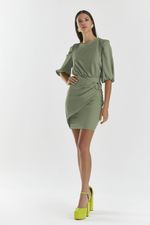 VESTIDO CURTO LISO FLOW COM TORÇÃO FRENTE