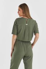T-SHIRT CROPPED LISA COM PREGAS NA MANGA