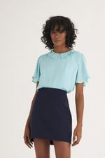 T-SHIRT LISA COM GOLA PREGUEADA