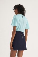 T-SHIRT LISA COM GOLA PREGUEADA