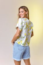 BERMUDA JEANS LAVAGEM DETONADA C/ PEDRARIA FRENTE