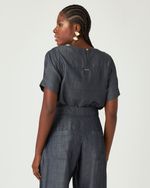 T-SHIRT JEANS LEVE C/ DET. PREGA