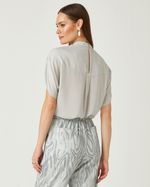 BLUSA OVERSIZE C/ GOLA PADRE ESTAMPA FLORAL FRENTE