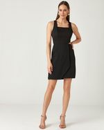 VESTIDO CURTO LISO DECOTE QUADRADO E CUT LATERAL