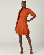 T-DRESS LISO EM CREPE C/ SAIA SOBREPOSTA E CINTO DE CADARÇO OURO