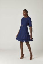 T-DRESS LISO EM CREPE C/ SAIA SOBREPOSTA E CINTO DE CADARÇO OURO
