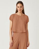 T-SHIRT CROPPED LISA EM CREPE C/ BOTÕES LATERAIS