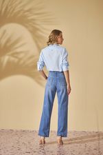 CALÇA MOM JEANS C/ RECORTES LAVAGEM MÉDIA