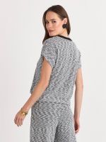 T-SHIRT TRICOT LISBOA C/ GOLA RETILÍNEA
