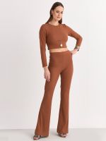 CALÇA FLARE DE MALHA CANELADA