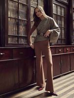CALÇA FLARE DE MALHA CANELADA