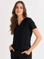 T-SHIRT MALHA BÁSICA DECOTE V