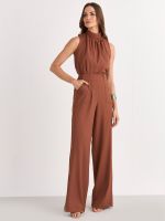 MACACÃO TWILL C/ BOLSOS FRENTE E CINTO