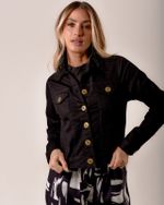JAQUETA JEANS C/ RECORTES FRENTE E LAPELA
