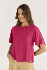 T-SHIRT EM CREPE C/ TORÇÃO NO DECOTE