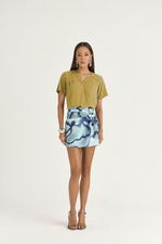 T-SHIRT EM CREPE C/ PREGAS FRENTE