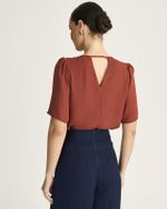 T-SHIRT LISA EM CREPE C/ PREGA NA FRENTE
