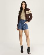 SHORT JEANS CURTO C/ BOLSO COSTA BORDADO