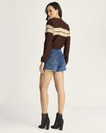 SHORT JEANS CURTO C/ BOLSO COSTA BORDADO