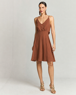 VESTIDO CURTO EM CREPE C/ DRAPEADO COSTAS