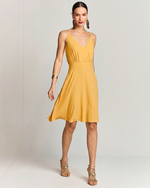 VESTIDO CURTO EM CREPE C/ DRAPEADO COSTAS