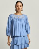 BLUSA COM BORDADO FLORAL