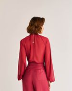 BLUSA MANGA LONGA EM CREPE C/ BABADO GOLA