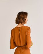 T-SHIRT EM CREPE DECOTE QUADRADO