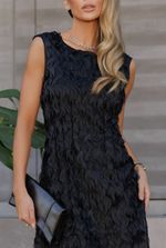 VESTIDO DECOTE CANOA  EM TULE 3D