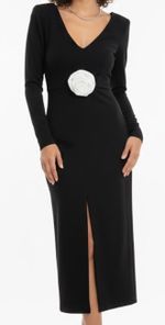 VESTIDO COM FENDA E FLOR