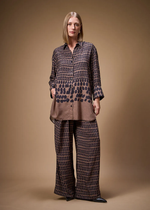 CALÇA PANTALONA DETALHADA ESTAMPA CHAWAN