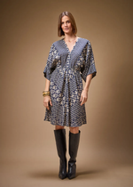 VESTIDO CURTO DETALHADO ESTAMPA ORIGAMI 