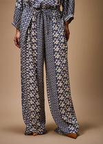 CALÇA PANTALONA DETALHADA ESTAMPA ORIGAMI 