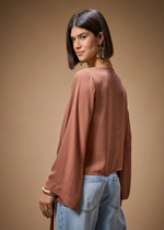 BLUSA CHIFFON M/L BARRA AJUSTAVEL