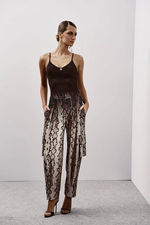CALÇA SLOUTCH COM BOLSOS LATERAIS 