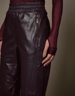 CALCA JOGGER VIRGINIA MR COUROS - BERINGELA 
