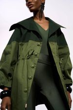 MAXI PARKA COM GOLA OVER