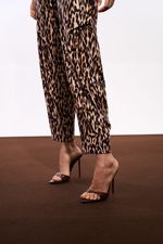 CALÇA SLOUCHY COM PREGAS NA BARRA 